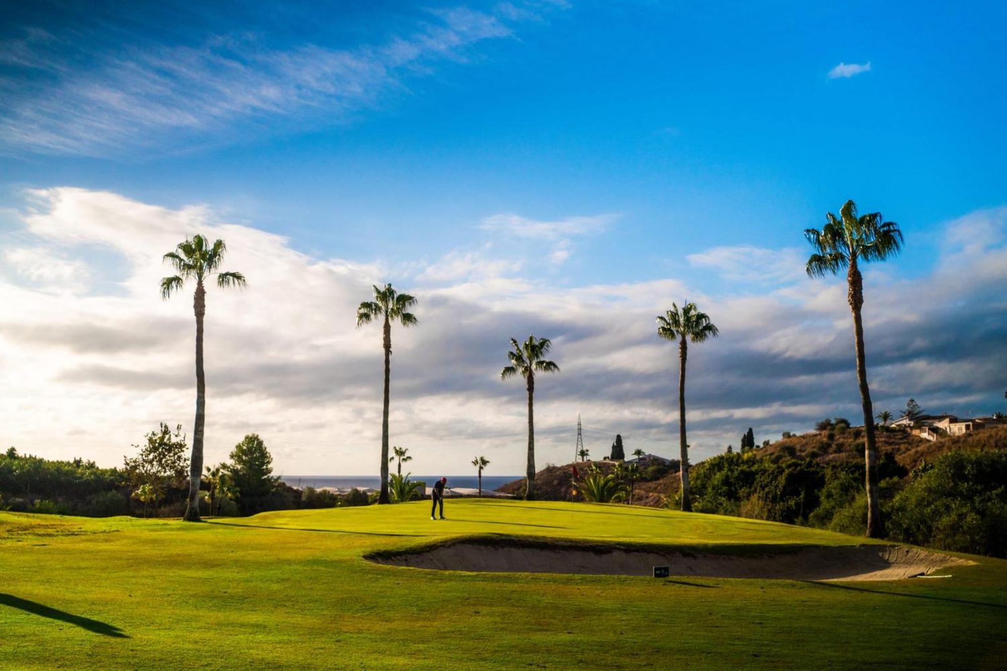 Golf En Baviera Con Vistas Al Mar Apartment Калета Де Велес Екстериор снимка